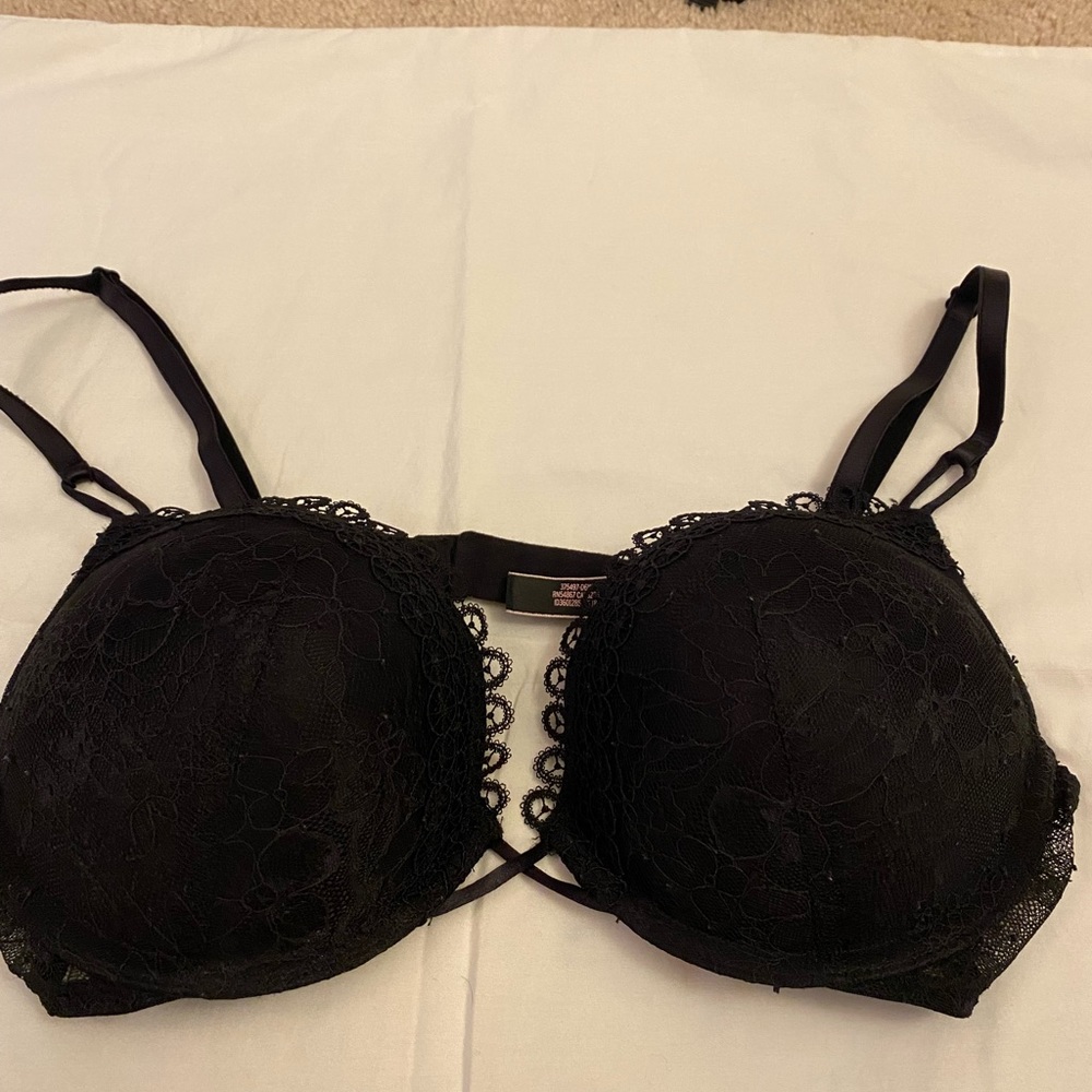 Victoria secrets bombshell plunge bra size 36B black lace design